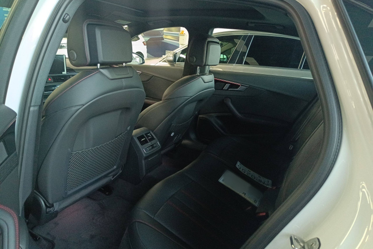 奥迪A4L 2025款 200万辆悦享版 40 TFSI 豪华动感型中控内饰7001