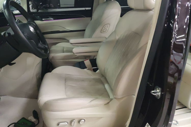 别克GL8 2022款 改款 Avenir艾维亚 七座亲礼版中控内饰19