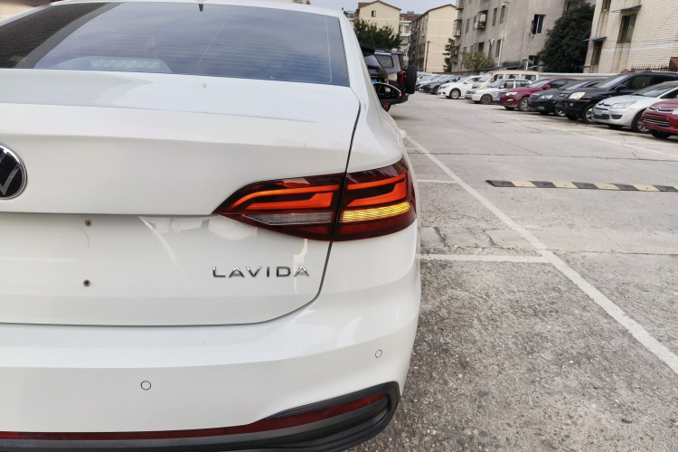 大众 朗逸 2023款 改款 1.5L 自动得逸版车身外观9