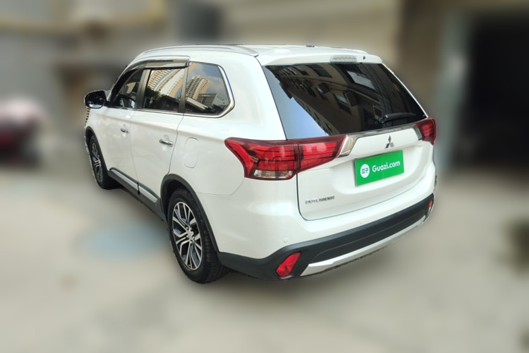 三菱 欧蓝德(进口) 2016款 2.4L 四驱精英版 5座车身外观6003