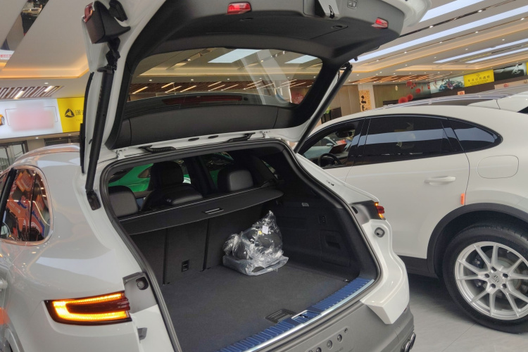 保时捷 2024款 Cayenne 3.0T机舱底盘23