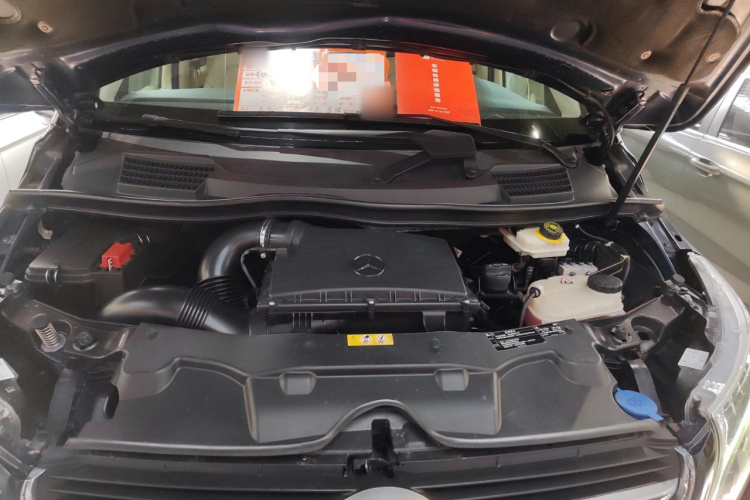 奔驰V级 2017款 V 260 L 尊贵加长版局部细节24