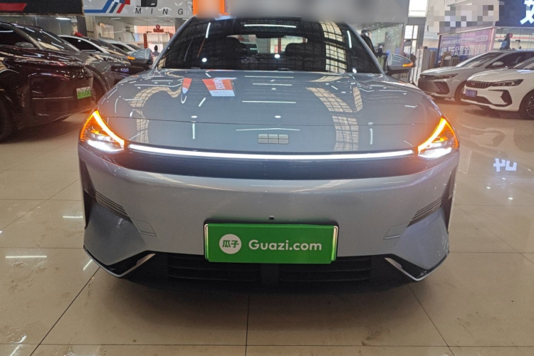 吉利银河 银河L6 2025款 EM-i 140km 星舰版车身外观2