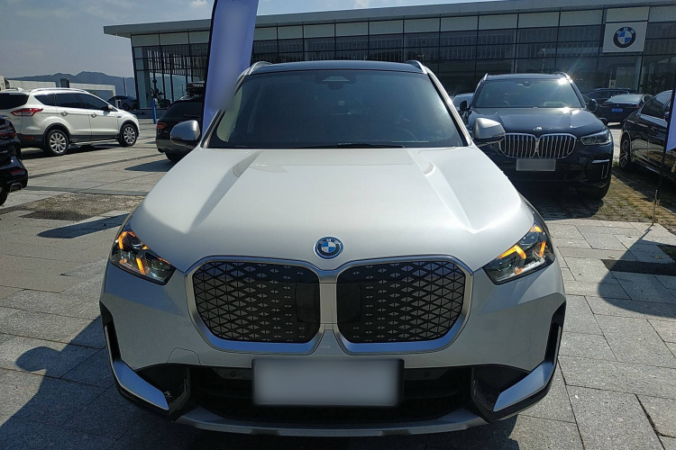 宝马iX1 2023款 eDrive25L X设计套装车身外观6001