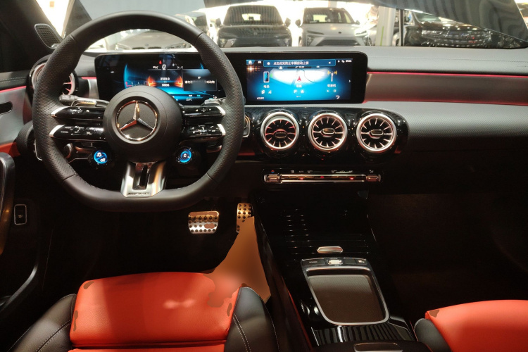 奔驰A级AMG 2024款 改款 AMG A 35 L 4MATIC中控内饰7002