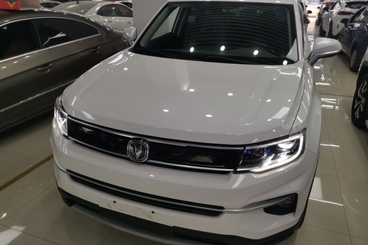 长安CS35PLUS 2019款 1.6L 手动酷联版车身外观2