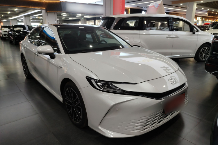 丰田 凯美瑞 2024款 双擎 2.5HG 尊贵版车身外观3