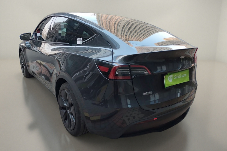 特斯拉 Model Y 2024款 后轮驱动版车身外观5