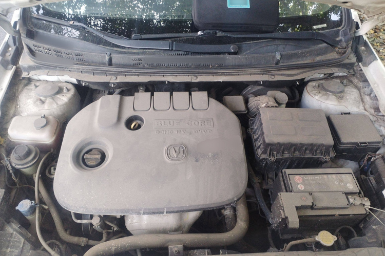 长安 逸动 2016款 1.6L 手动风尚型局部细节24