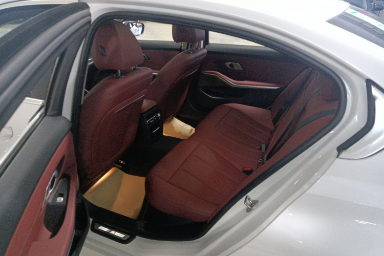 宝马3系 2024款 320Li M运动套装中控内饰21