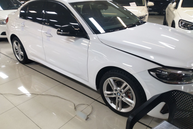 宝马1系 2021款 120i M运动曜夜版车身外观3