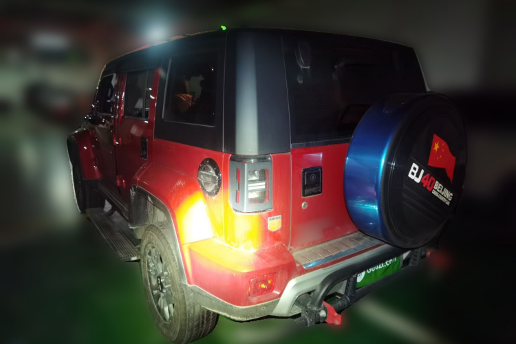 北京BJ40 2020款 2.0T 自动四驱城市猎人版侠客型车身外观5