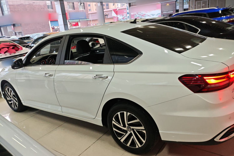 大众 朗逸 2024款 1.5L 自动星空五百万版车身外观4