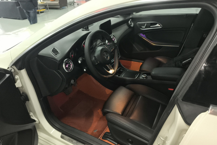 奔驰CLA 2017款 改款 CLA 200 时尚型中控内饰20