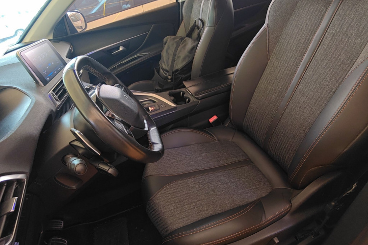 标致5008 2017款 380THP 7座精英版局部细节19