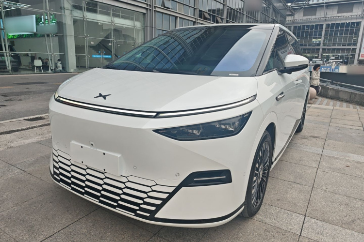 小鹏X9 2025款 650长续航 Max车身外观1