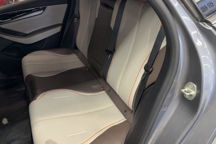 比亚迪 秦PLUS 2023款  冠军版 DM-i 120KM超越型中控内饰7001