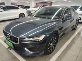 沃尔沃S60 2022款 B4 智逸豪华版