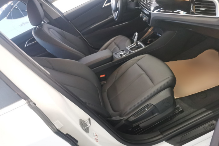 宝马1系 2021款 改款 120i M运动版局部细节41