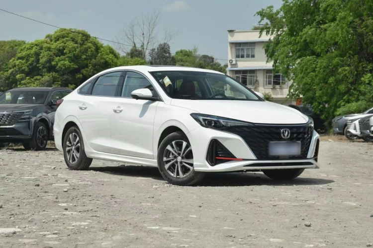 长安 逸动 2025款 PLUS 1.4T 双离合高能版车身外观6001