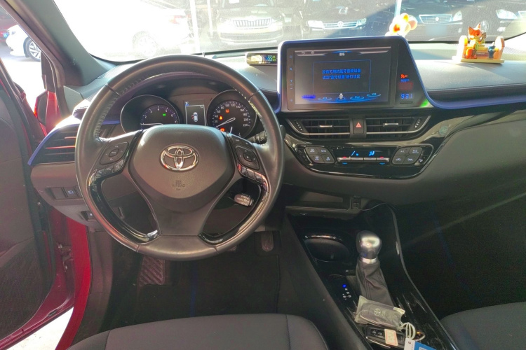 丰田C-HR 2018款 2.0L 豪华版 国V中控内饰13