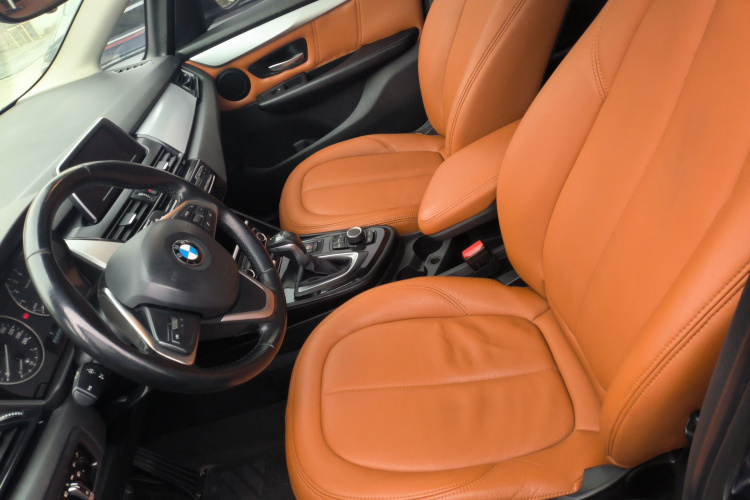 宝马2系旅行车 2016款 218i 时尚型中控内饰19