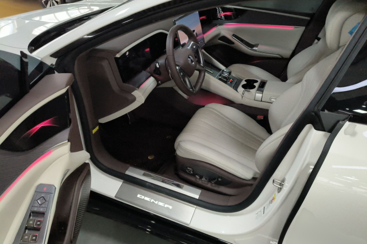 腾势Z9GT 2024款 1100四驱Max版中控内饰7003