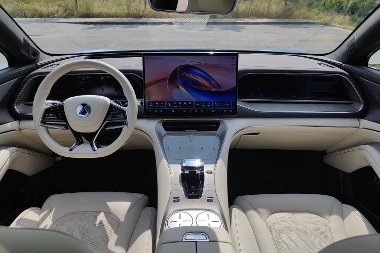 腾势N7 2024款 630 四驱智驾Max版中控内饰7003