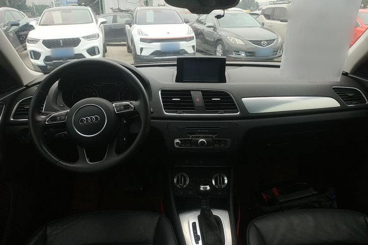 奥迪Q3 2013款 35 TFSI 舒适型中控内饰7002