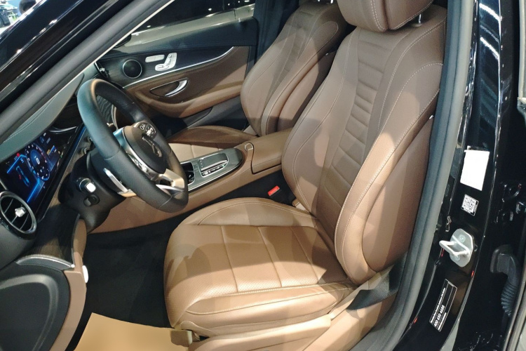 奔驰E级 2020款 改款 E 300 L 运动时尚型中控内饰19