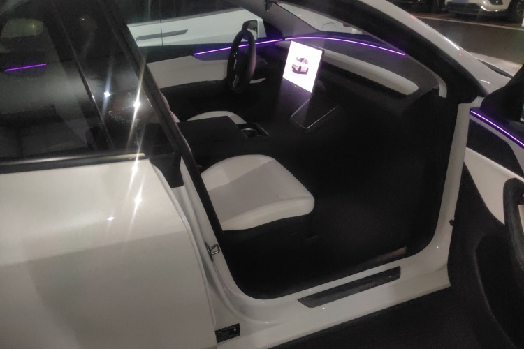 特斯拉 Model Y 2025款 长续航全轮驱动版局部细节41