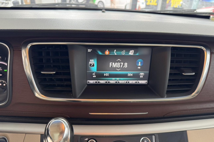 别克GL8 2018款 28T 尊贵型 国VI中控内饰7014