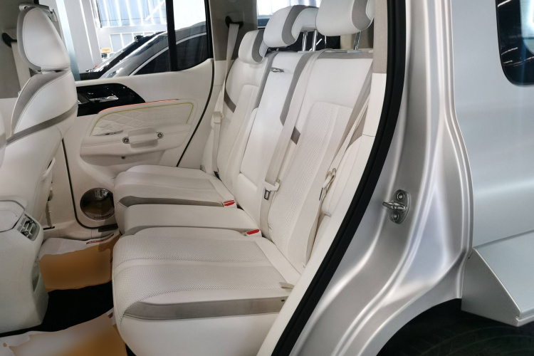 超境汽车 共创坦克300 2021款 2.0T 赛博坦克中控内饰7004