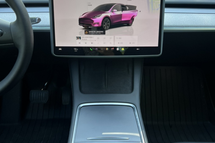 特斯拉 Model Y 2023款 后轮驱动版中控内饰7004