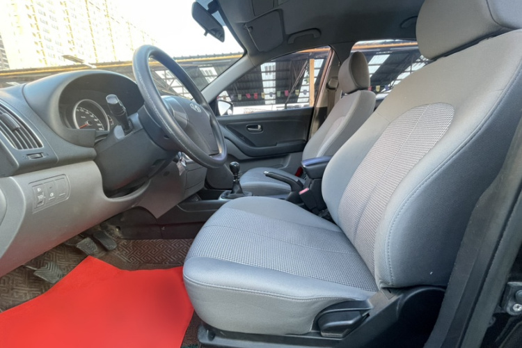 现代 悦动 2011款 1.6L 手动舒适型中控内饰7001