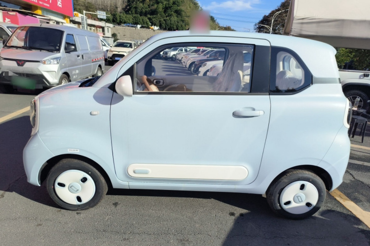 奔腾小马 2026款 222km 闪耀马车身外观4