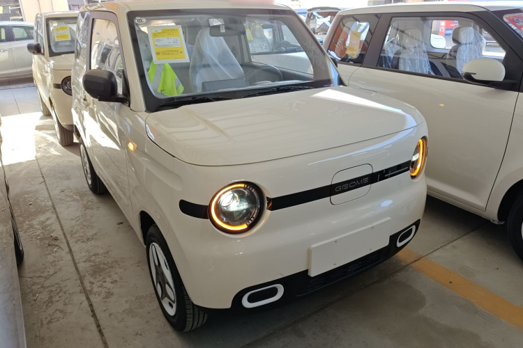 吉利银河 熊猫 2025款 210km 元气熊车身外观3