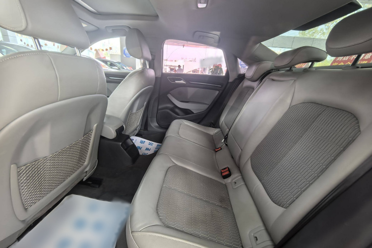 奥迪A3 2018款 30周年年型 Limousine 35 TFSI 时尚型中控内饰7003