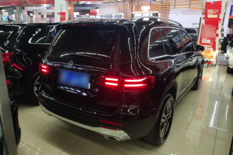 奔驰GLB 2024款 GLB 220 动感型车身外观7