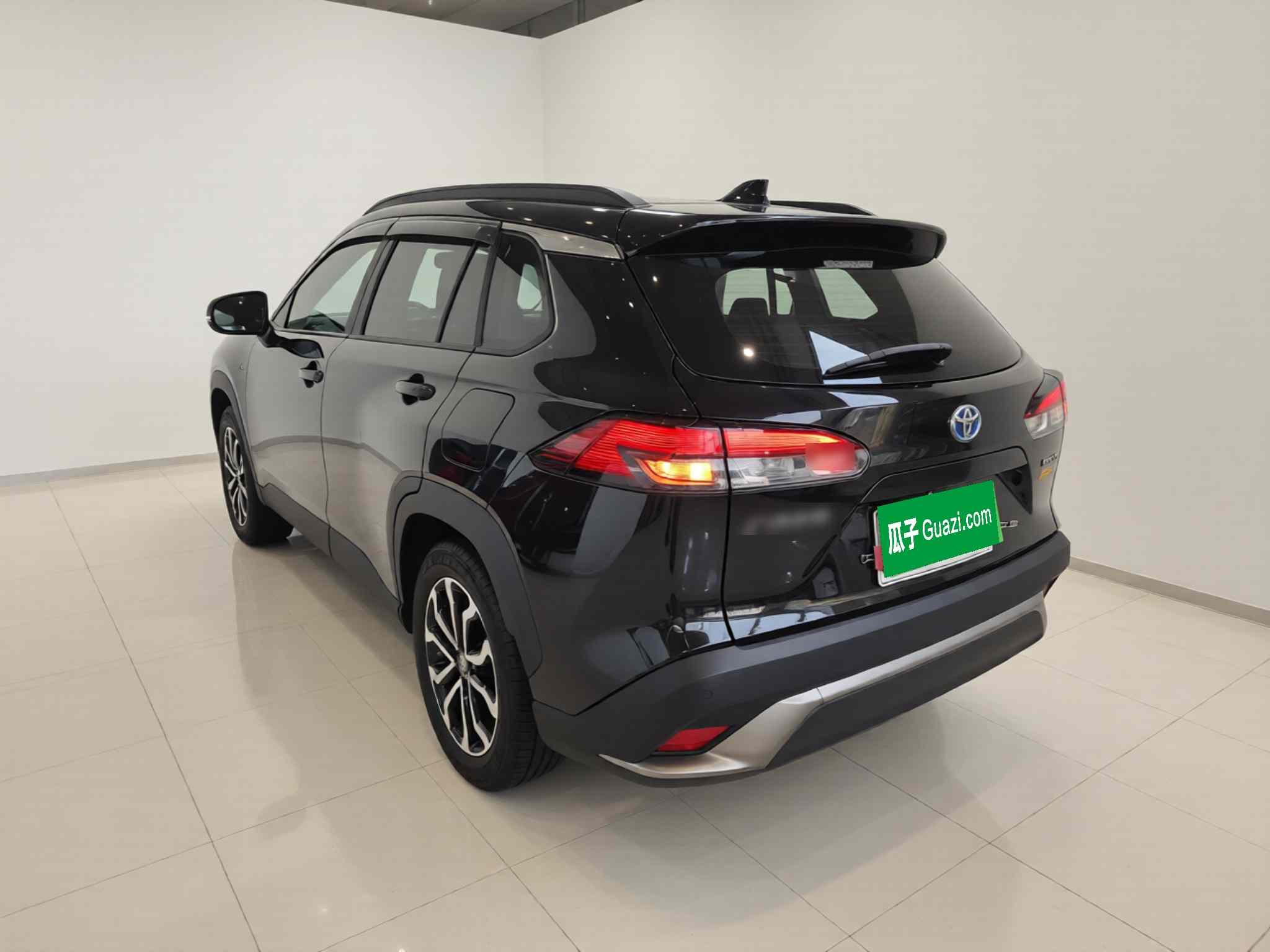 丰田 锋兰达 2023款 2.0L 智能电混双擎 尊贵版(3)