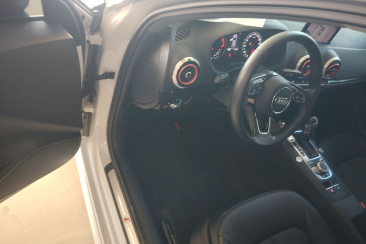 奥迪A3 2019款 Sportback 35 TFSI 时尚型 国V中控内饰20