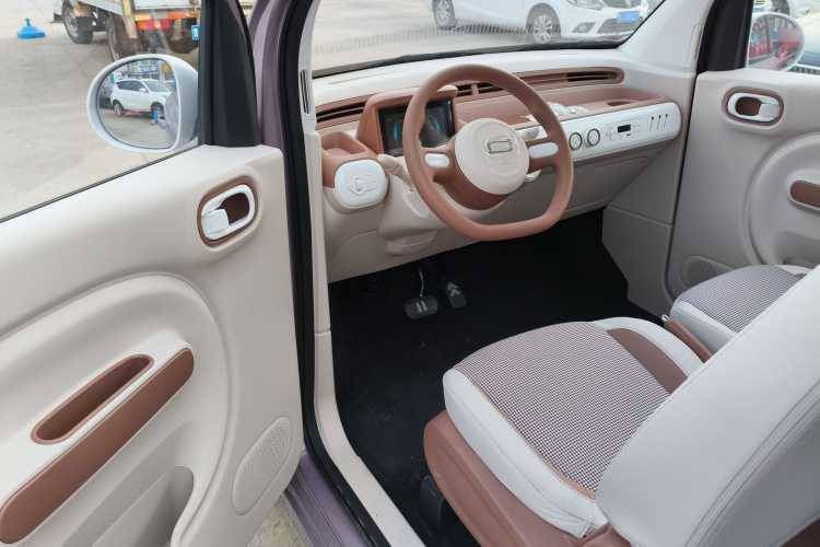 奔腾小马 2025款 222km 灵动马中控内饰20