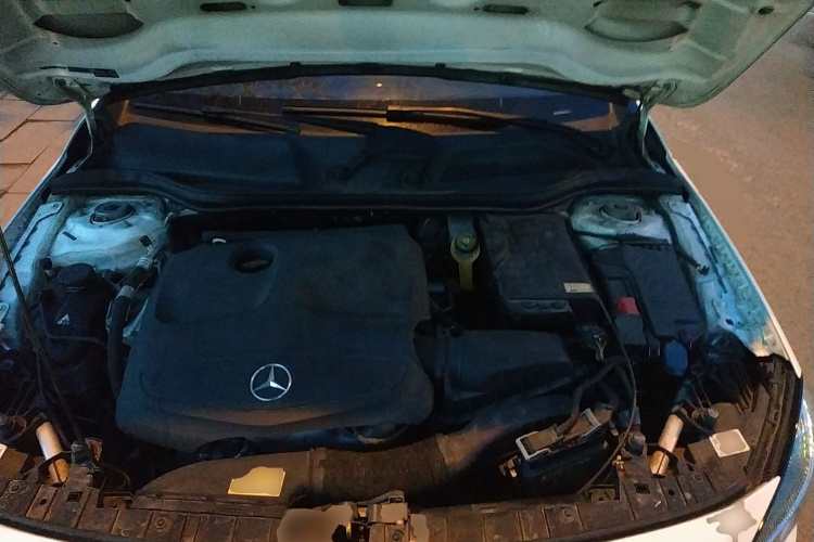 奔驰GLA 2015款 GLA 200 动感型机舱底盘24