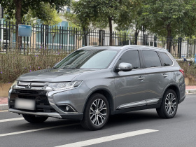 三菱 欧蓝德 2018款 2.4L 四驱精英版 5座