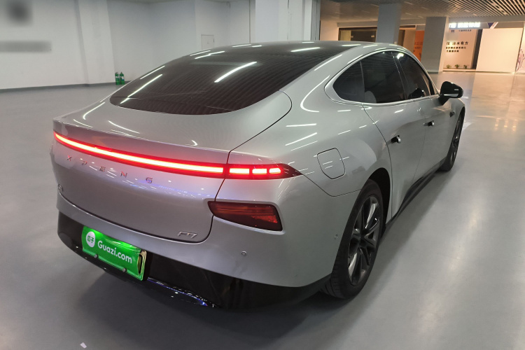 小鹏P7 2022款 480E车身外观7