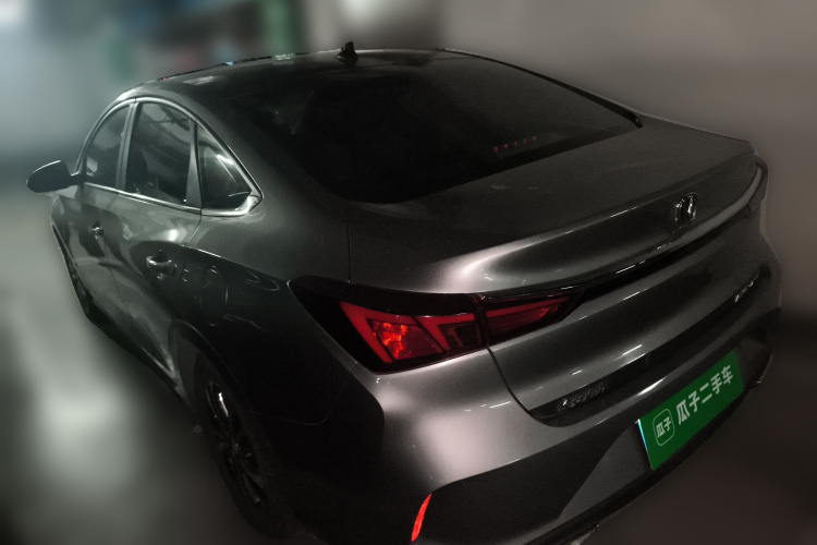 长安 逸动 2020款 PLUS 1.6L GDI 自动豪华型车身外观5