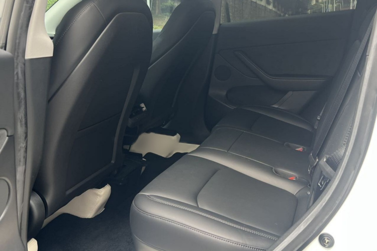 特斯拉 Model Y 2022款 改款 后轮驱动版中控内饰7007