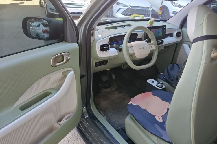 吉利银河 2025款 210km 熊猫骑士中控内饰7003