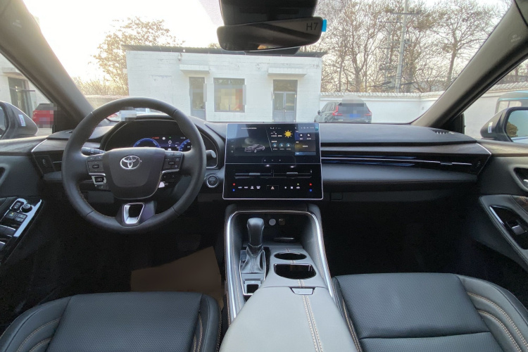 丰田 亚洲龙 2024款 双擎 2.5L XLE尊贵版中控内饰7001