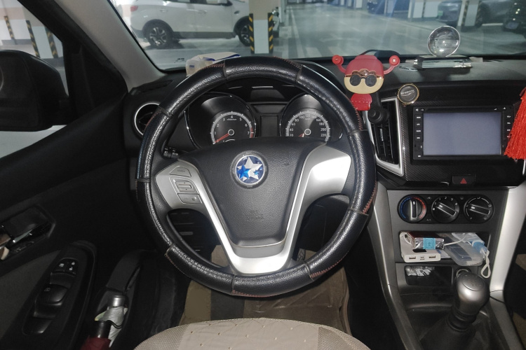 启辰T70 2015款 2.0L 手动睿趣版中控内饰13